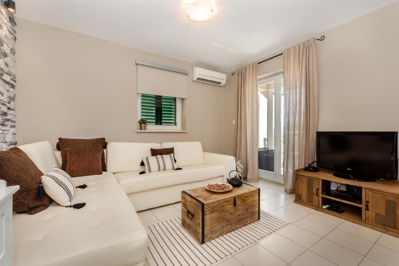 Apartment Cami -Stylish Apartment With A Beautiful Seaview Rabac Eksteriør bilde